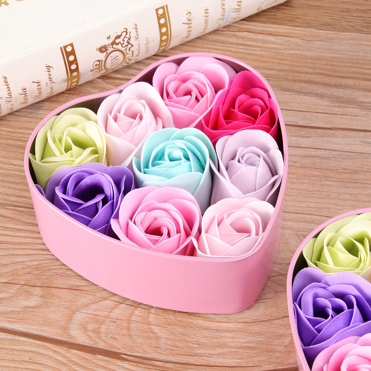 Luxury Skincare Gift Set For Her - ชุดสบู่ดอกกุหลาบในกล่องเหล็กทรงหัวใจสุดหรู 2 กล่อง กล่องละ 9 ดอก